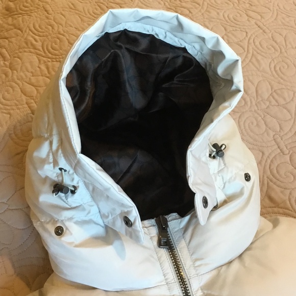 Coach Women’s Hooded Puffer Vest, size M, oyster color - Picture 10 of 11
